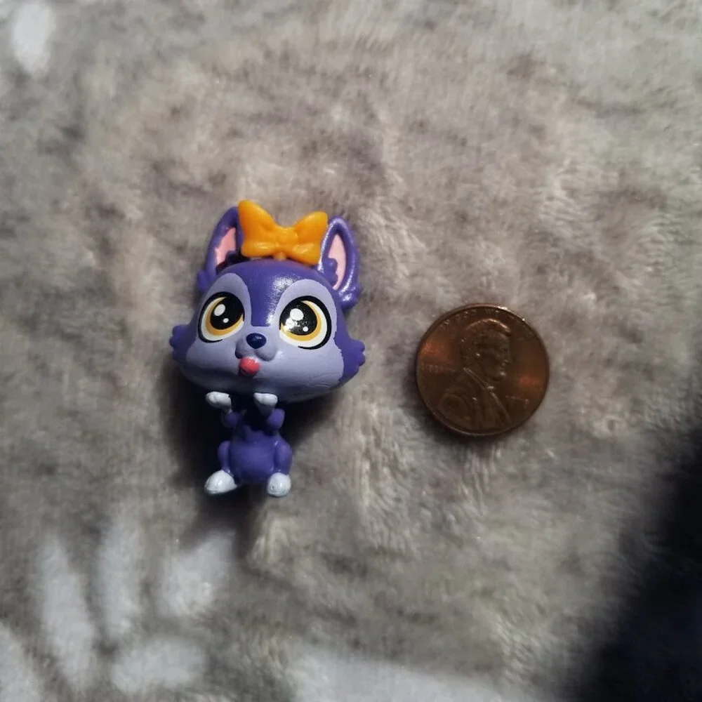 Littlest Pet Shop Carlie McGill Dog #4146 Purple Mini Figure Pet Fest